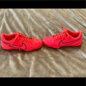 Nike Kids Tiempo Soccer Cleats Size 2.5
